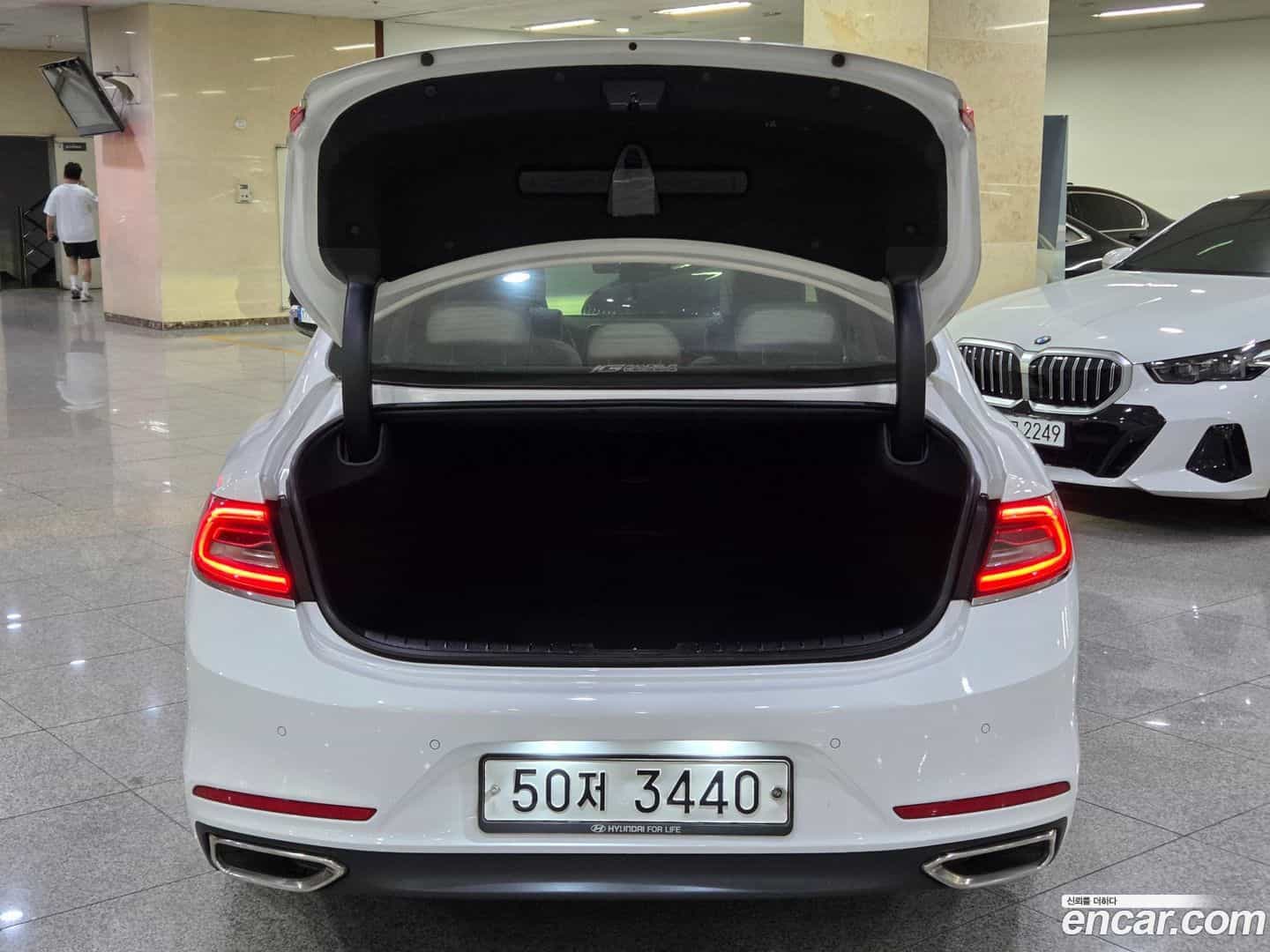 Grandeur Hyundai 2017.9-OPTION-023