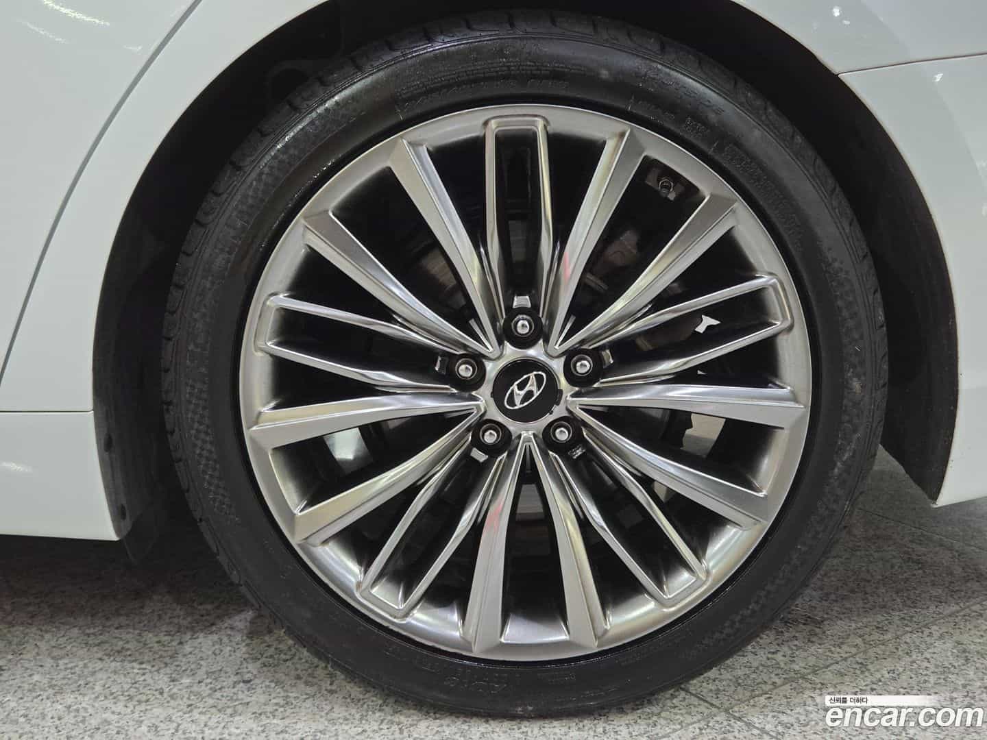 Grandeur Hyundai 2017.9-OPTION-024