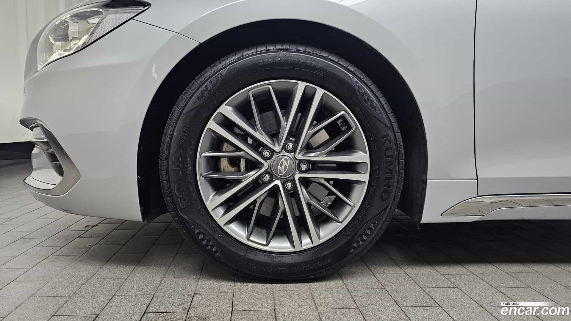 Grandeur Hyundai 2017.1-OUTER-005