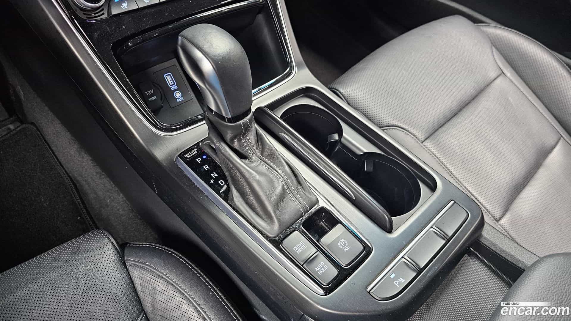 Grandeur Hyundai 2017.1-INNER-009