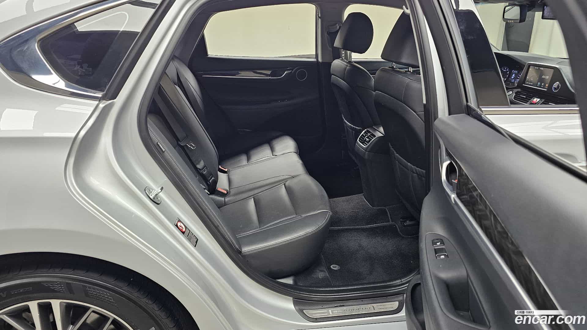 Grandeur Hyundai 2017.1-OPTION-015