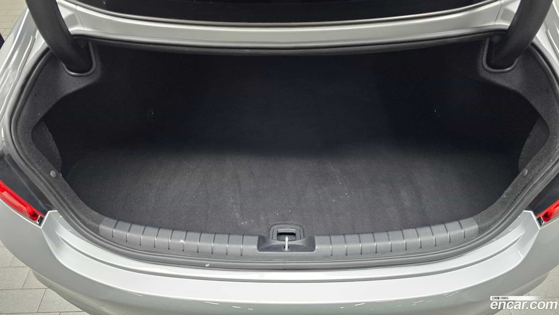 Grandeur Hyundai 2017.1-OPTION-024
