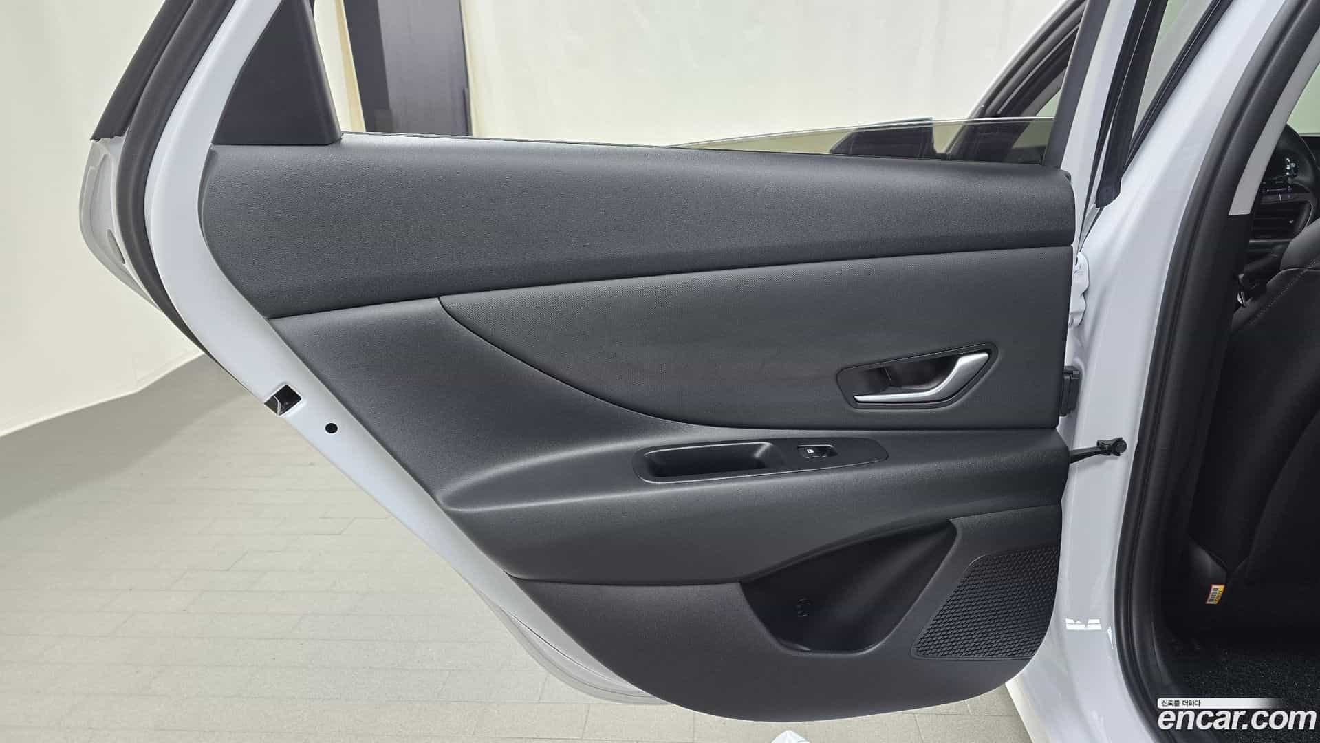 AVANTE Hyundai 2023.2-INNER-035