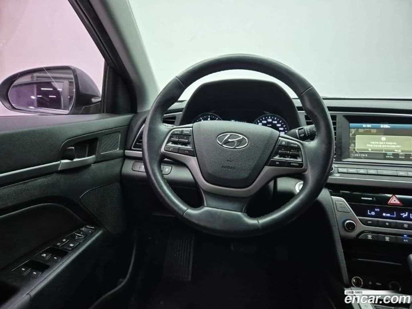 AVANTE Hyundai 2016.0-INNER-009