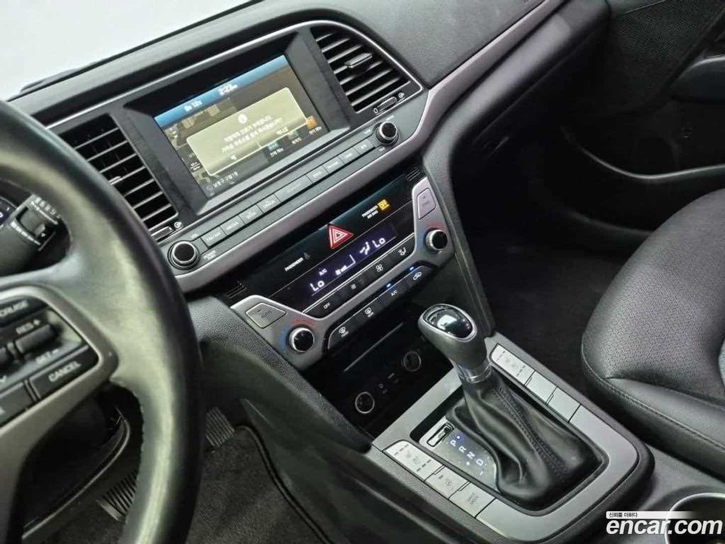 AVANTE Hyundai 2016.0-INNER-010