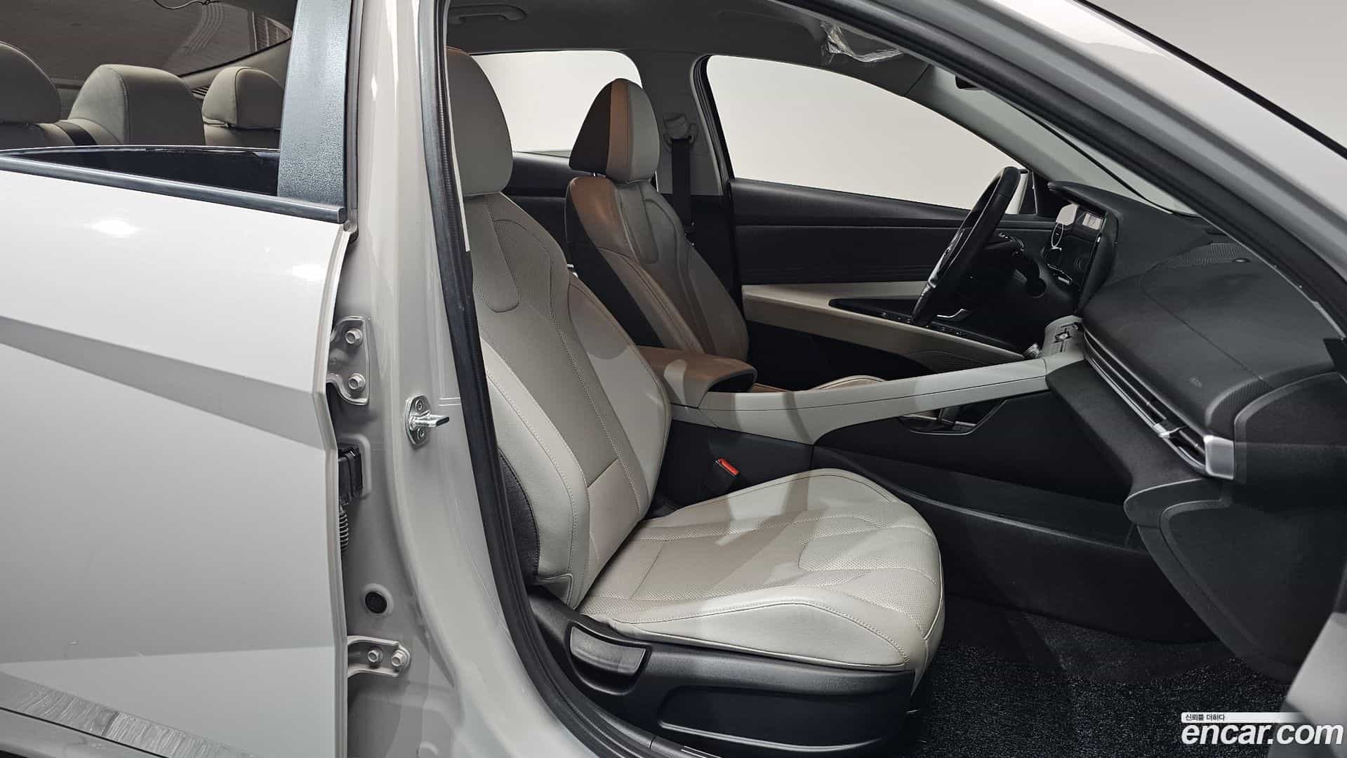 AVANTE Hyundai 2020.5-INNER-036
