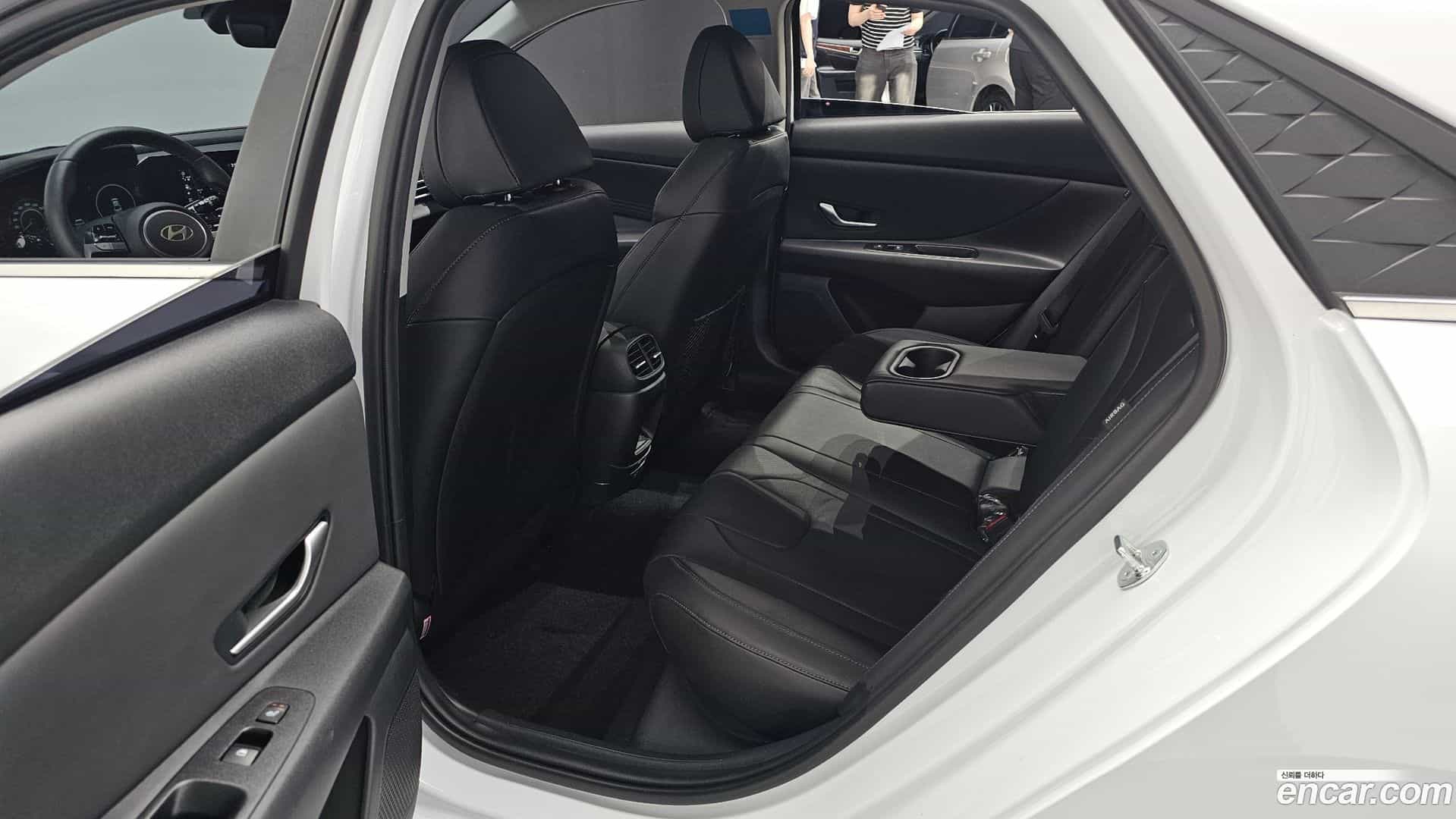 AVANTE Hyundai 2023.8-OPTION-016
