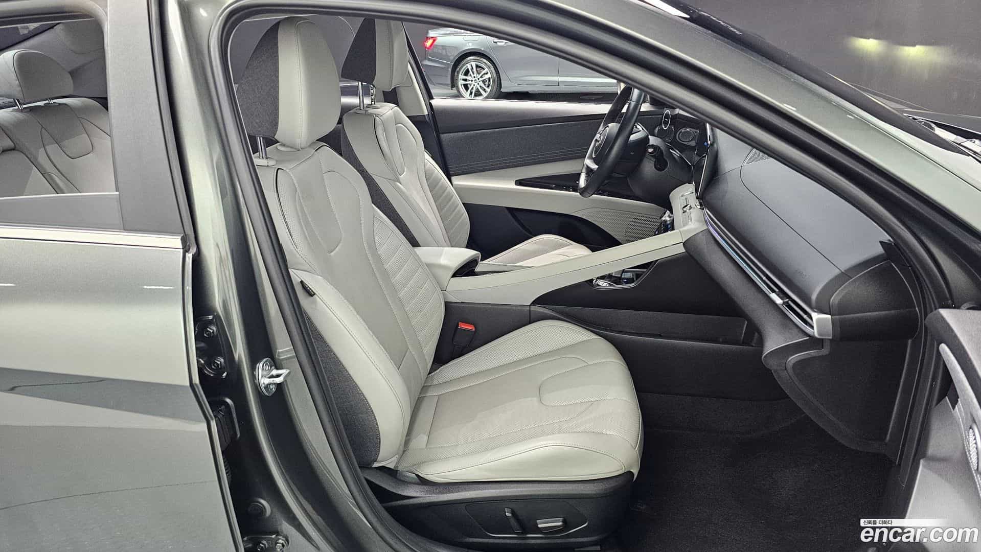AVANTE Hyundai 2022.11-INNER-036