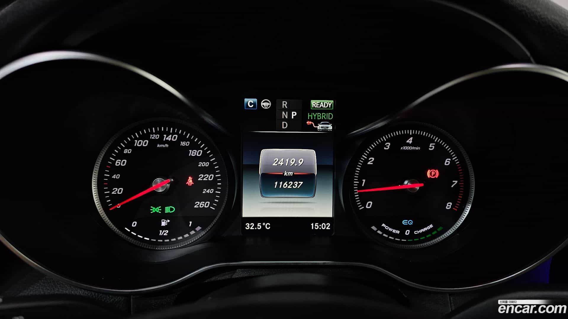 GLC-Class Mercedes-Benz 2018.11-INNER-008