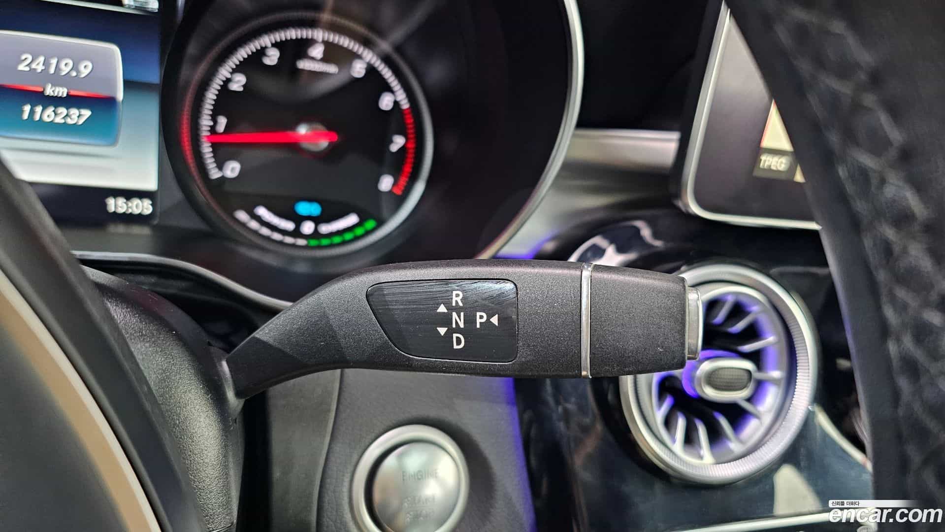 GLC-Class Mercedes-Benz 2018.11-INNER-009