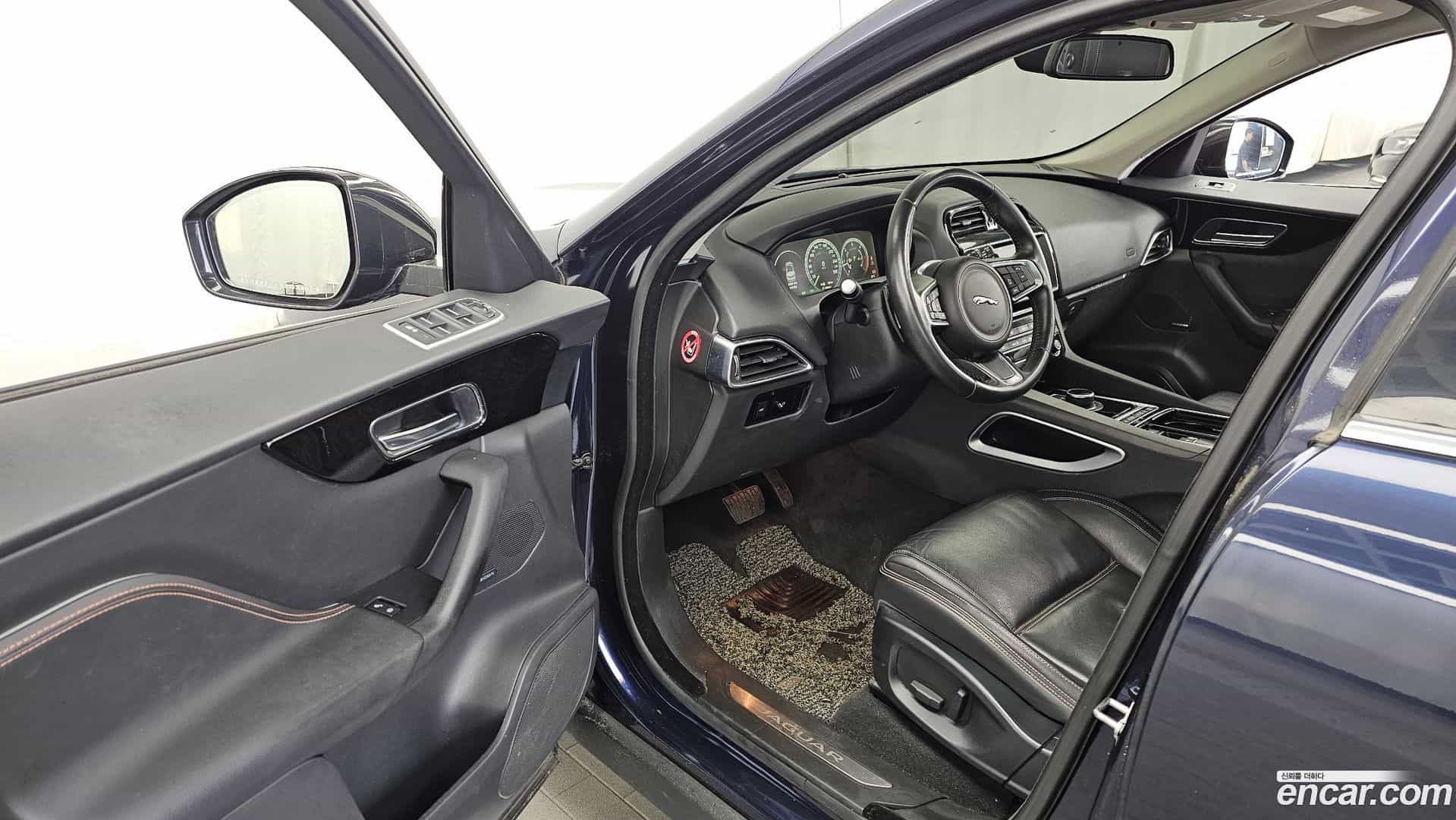 F-PACE Jaguar 2018.2-INNER-010