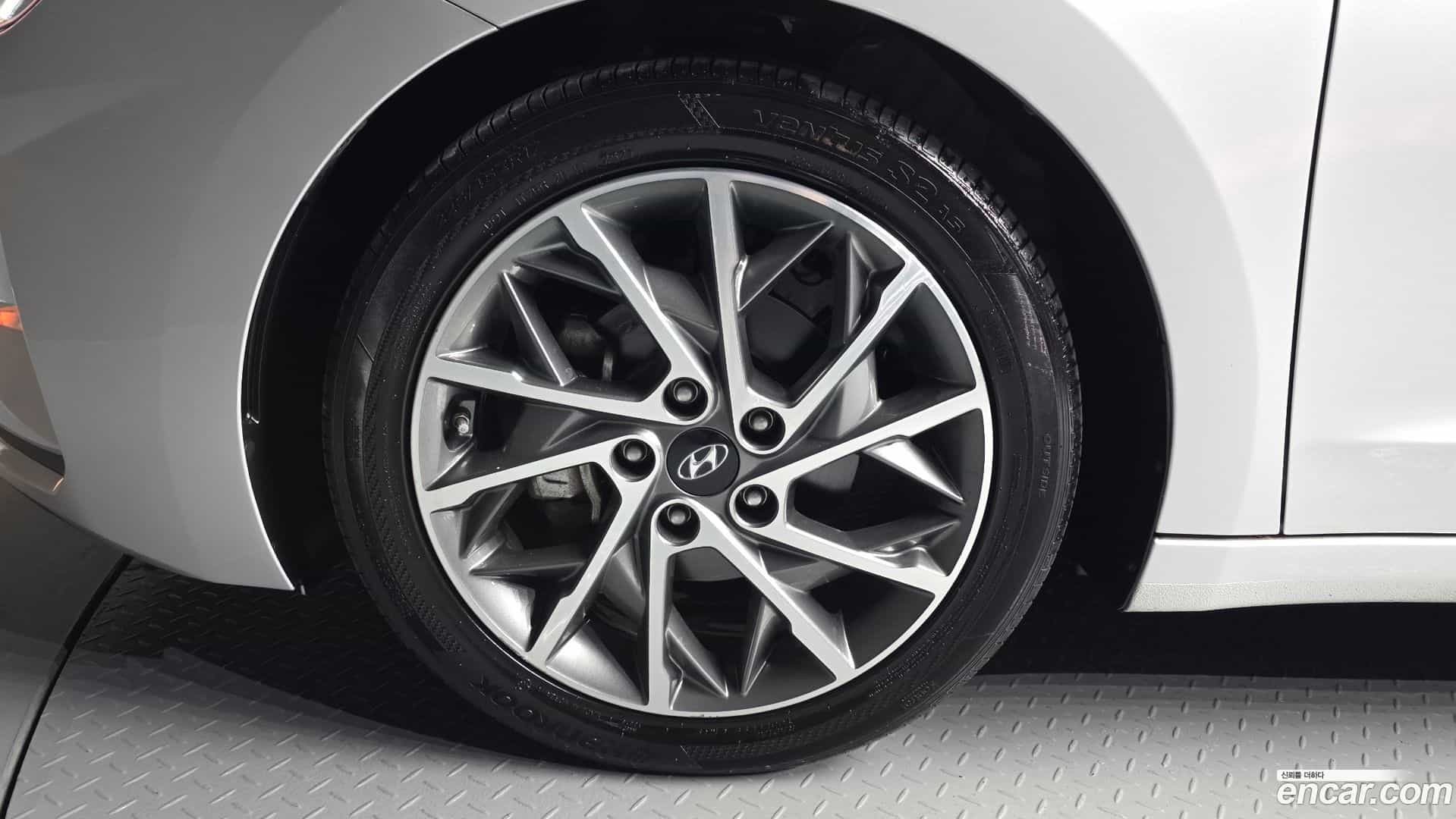 AVANTE Hyundai 2019.0-OUTER-005