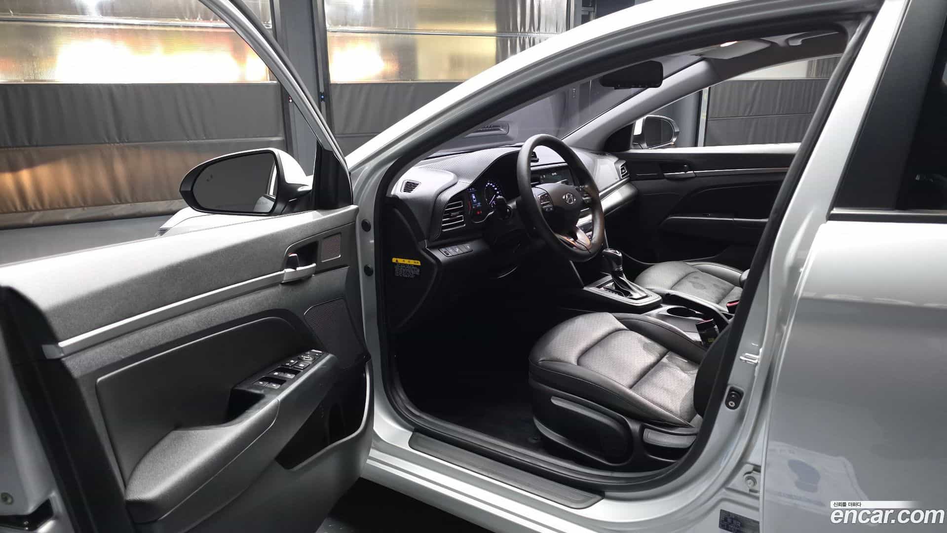AVANTE Hyundai 2019.0-INNER-010