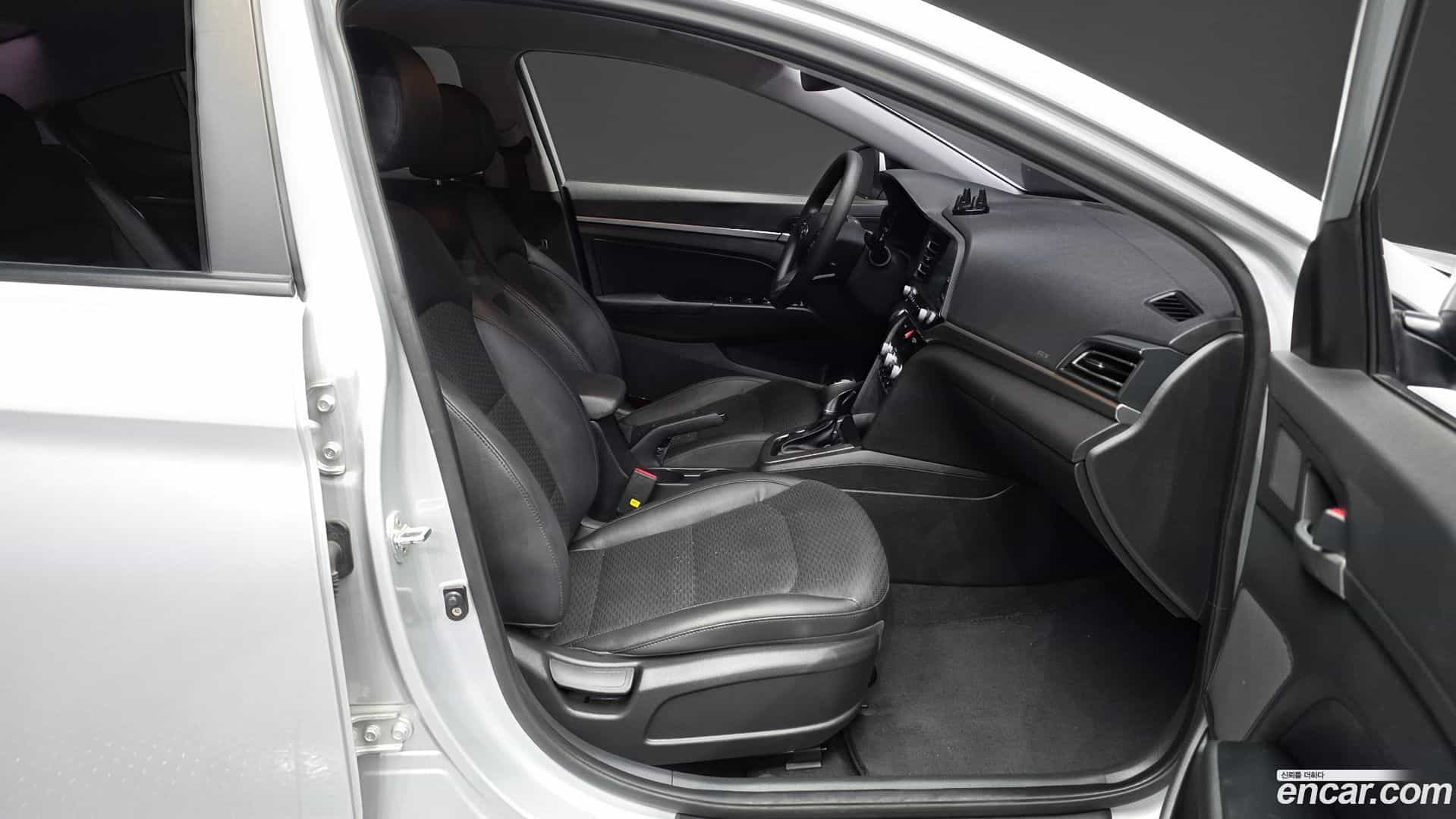 AVANTE Hyundai 2019.0-OPTION-015