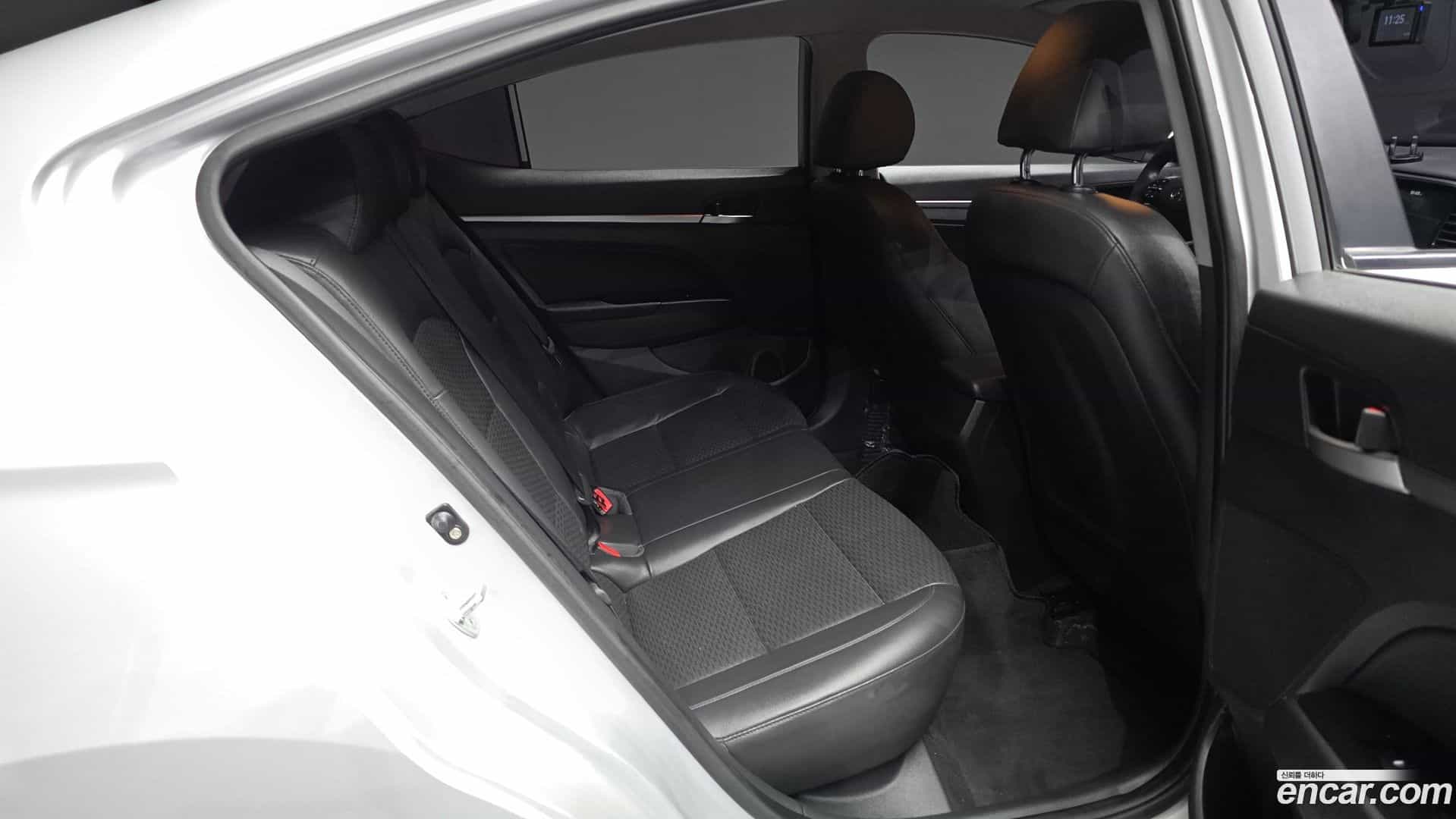 AVANTE Hyundai 2019.0-OPTION-016