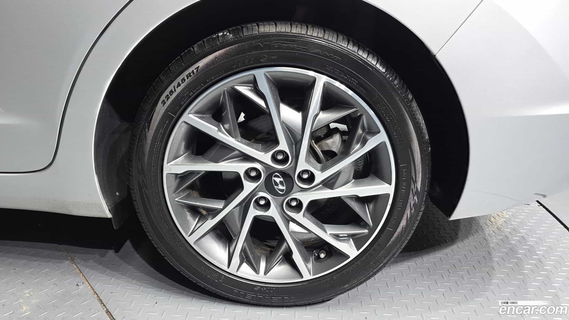 AVANTE Hyundai 2019.0-OUTER-031