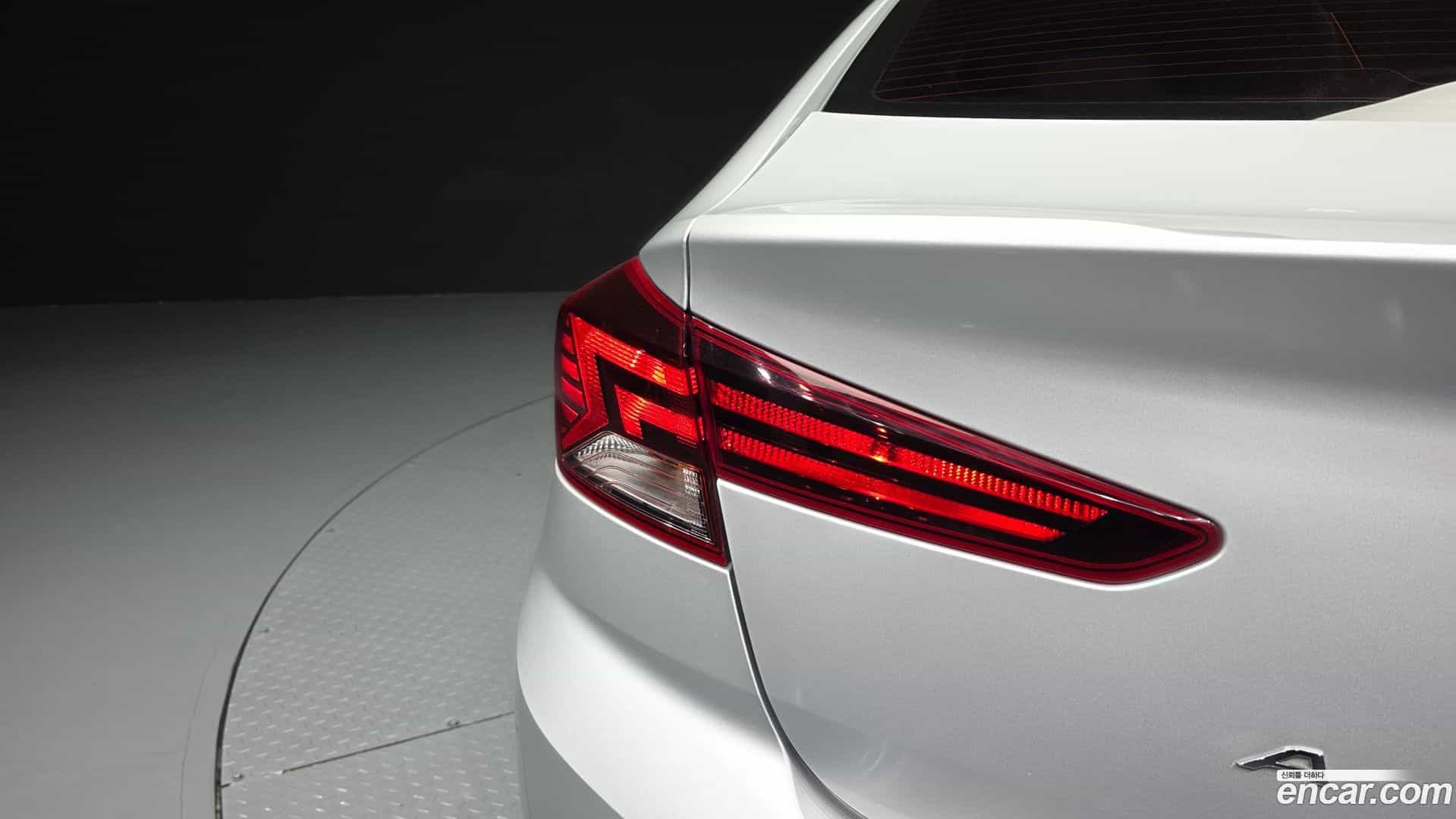 AVANTE Hyundai 2019.0-OUTER-033