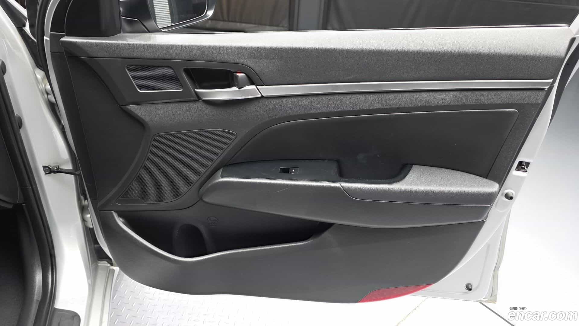AVANTE Hyundai 2019.0-INNER-034