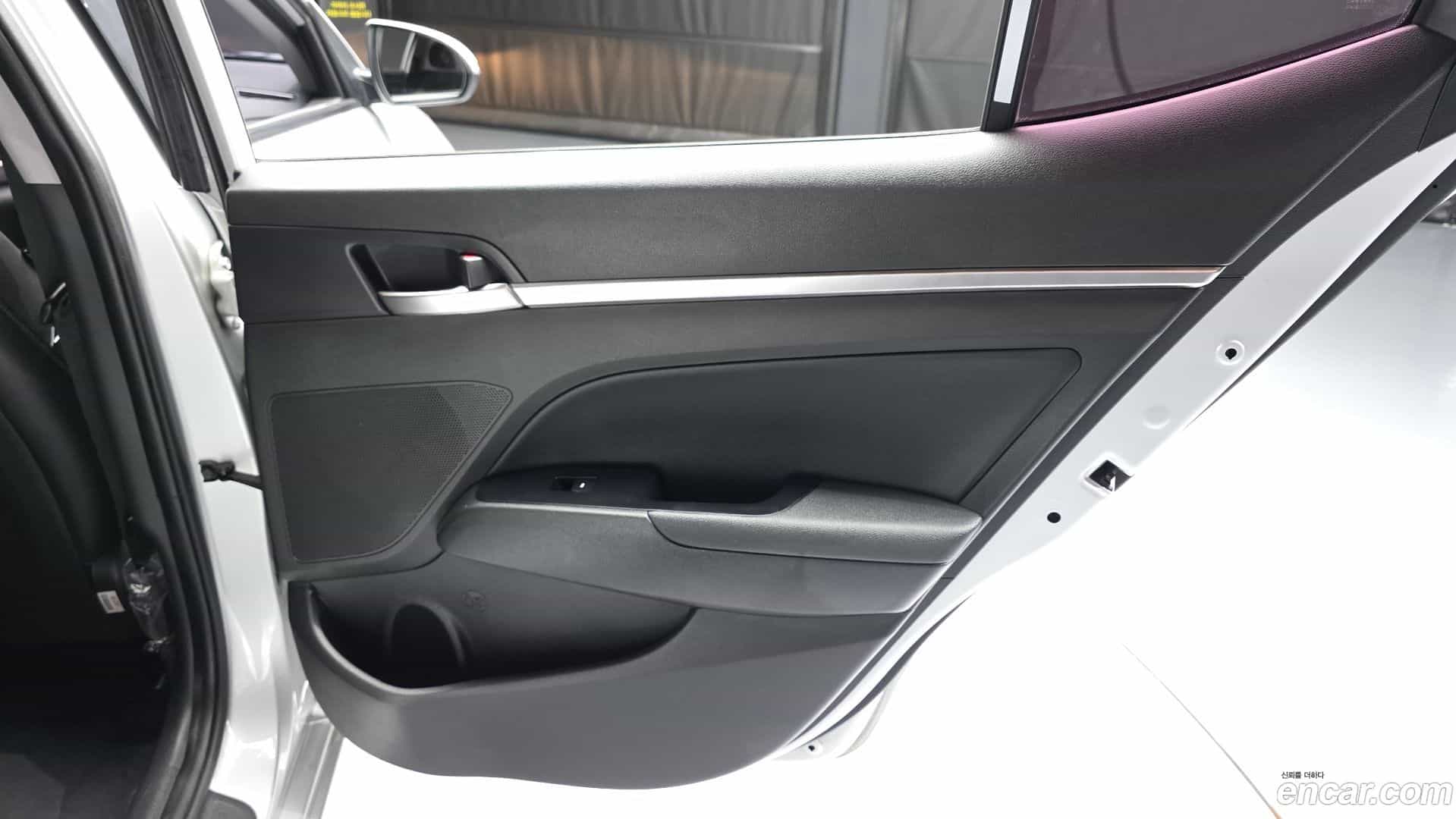 AVANTE Hyundai 2019.0-INNER-035