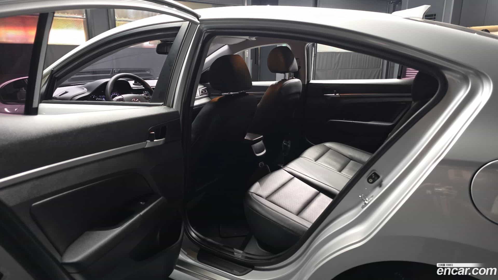 AVANTE Hyundai 2019.0-INNER-036