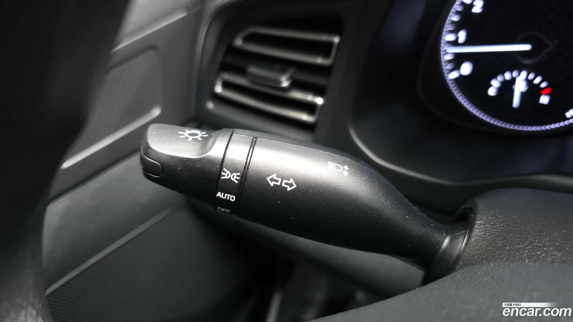 AVANTE Hyundai 2019.0-OPTION-040