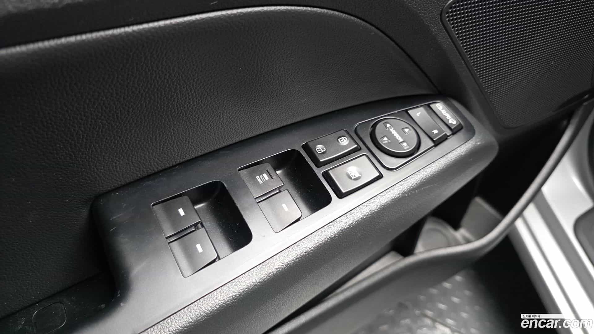 AVANTE Hyundai 2019.0-OPTION-041