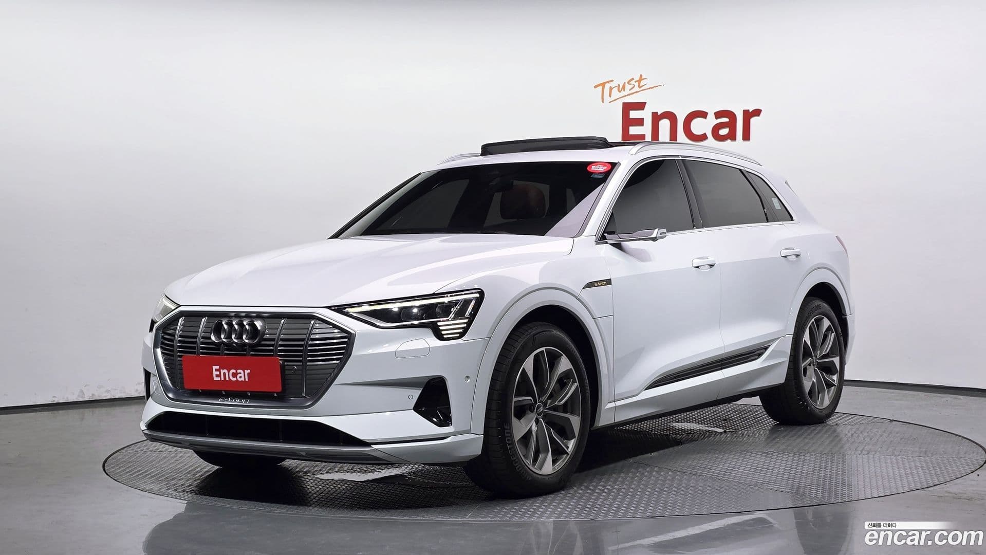 Main__Slider__Photo:e-tron Audi 2021.11-0