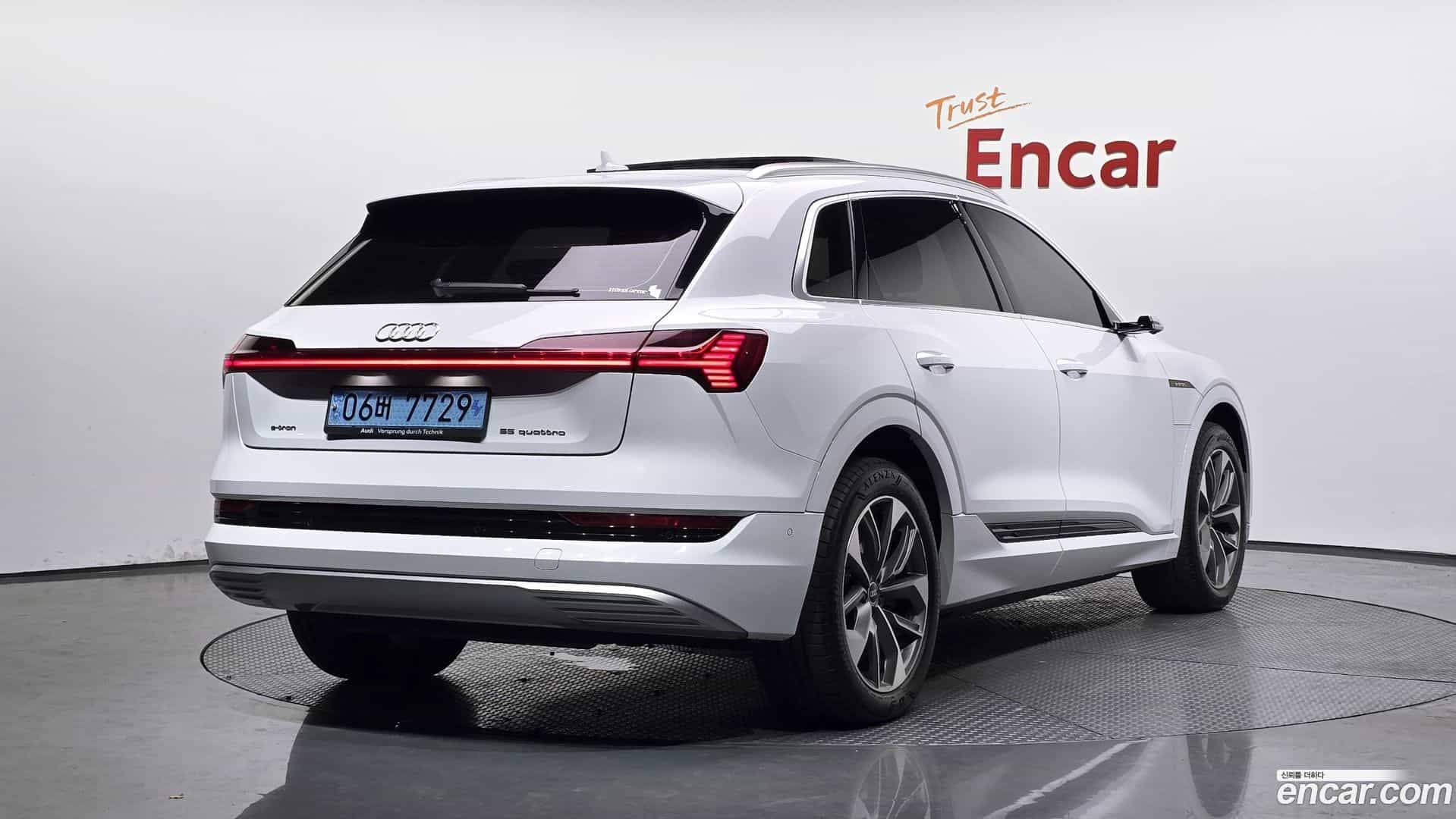 e-tron Audi 2021.11-OUTER-002