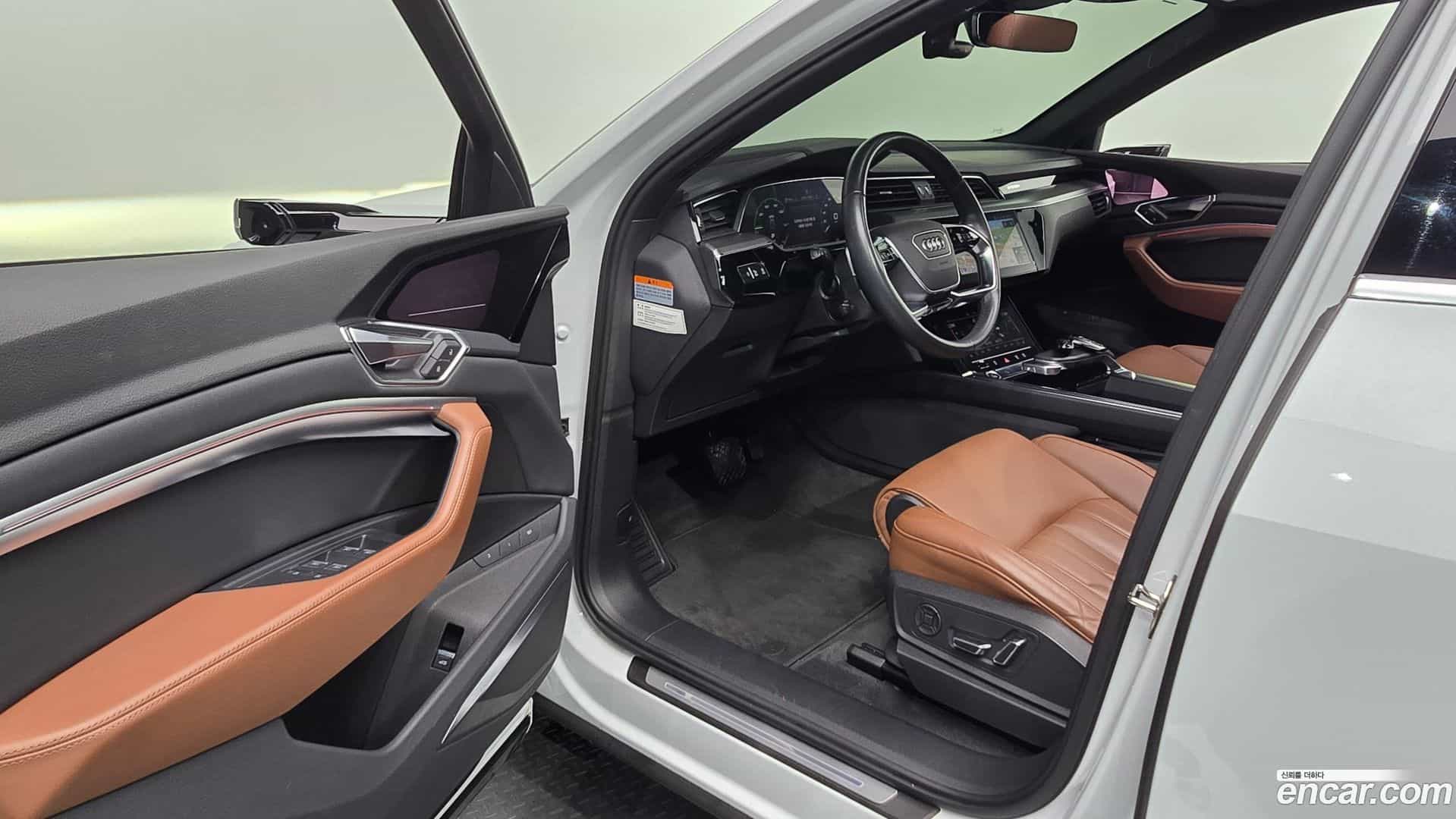 e-tron Audi 2021.11-INNER-010