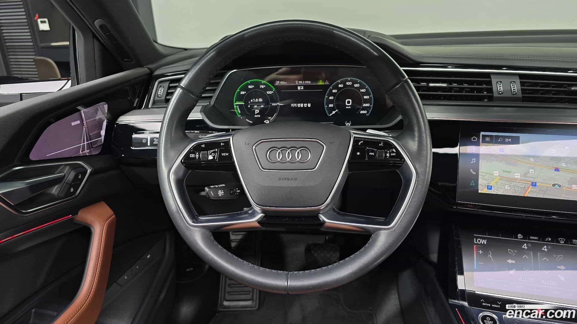 e-tron Audi 2021.11-OPTION-017