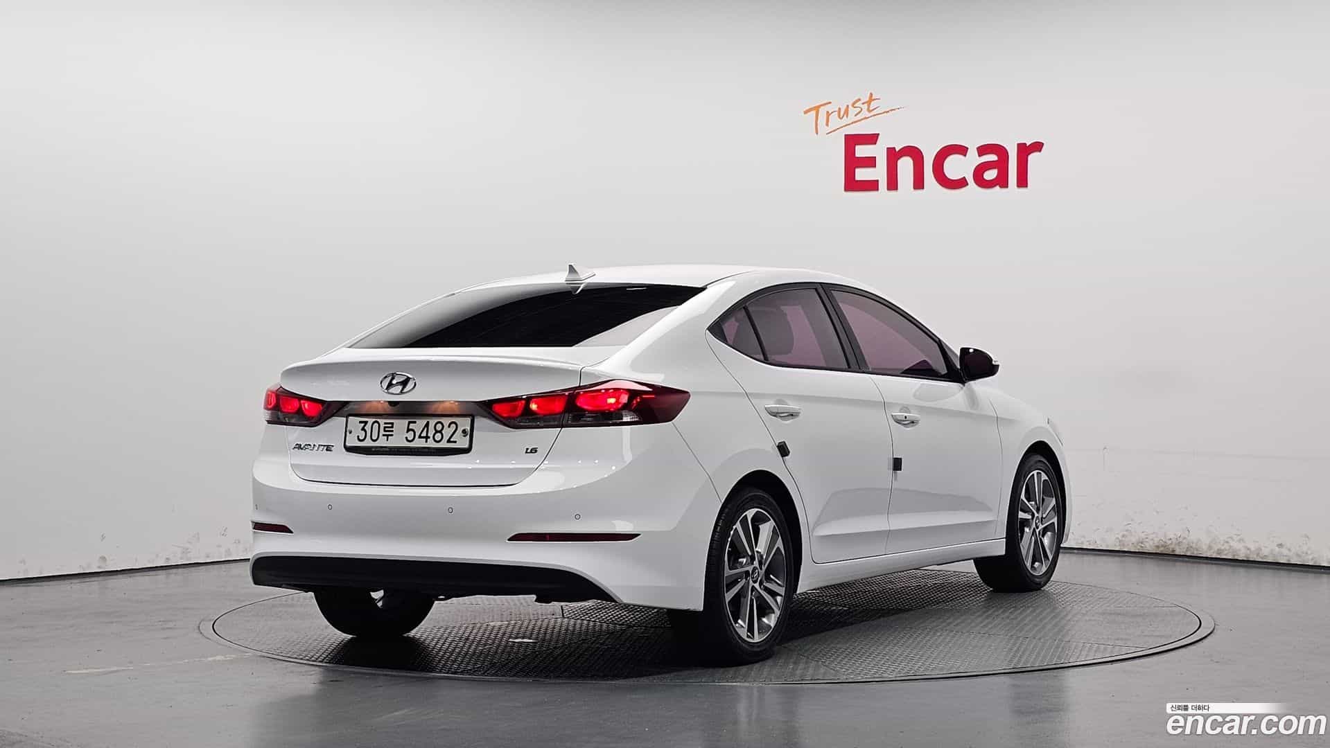 AVANTE Hyundai 2018.7-OUTER-002