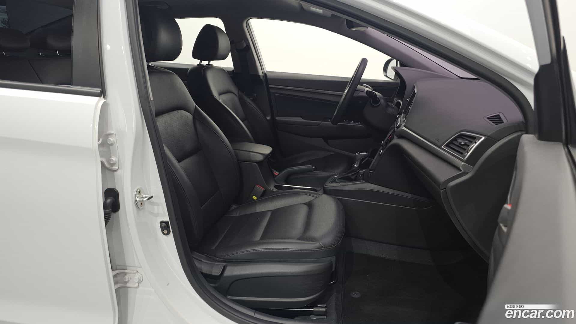 AVANTE Hyundai 2018.7-INNER-010