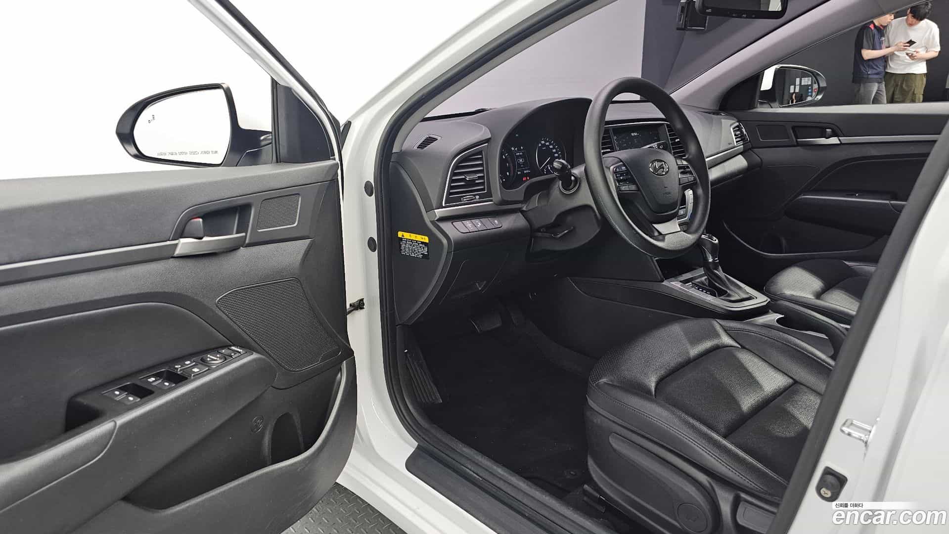AVANTE Hyundai 2018.7-OPTION-015
