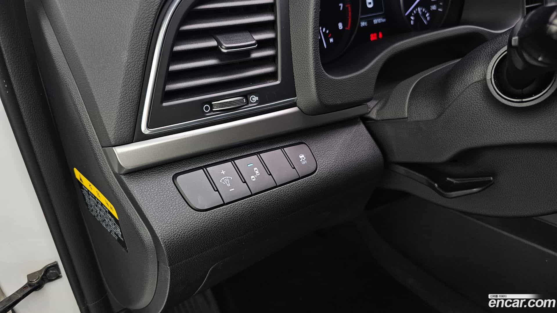 AVANTE Hyundai 2018.7-OPTION-023