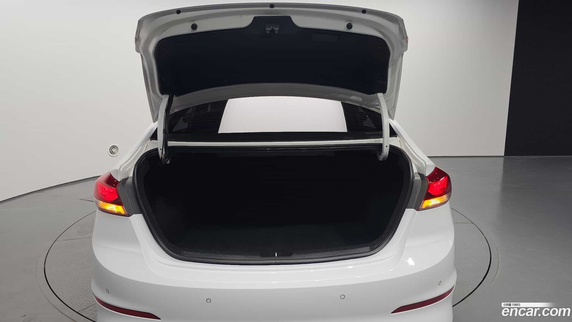 AVANTE Hyundai 2018.7-OPTION-024