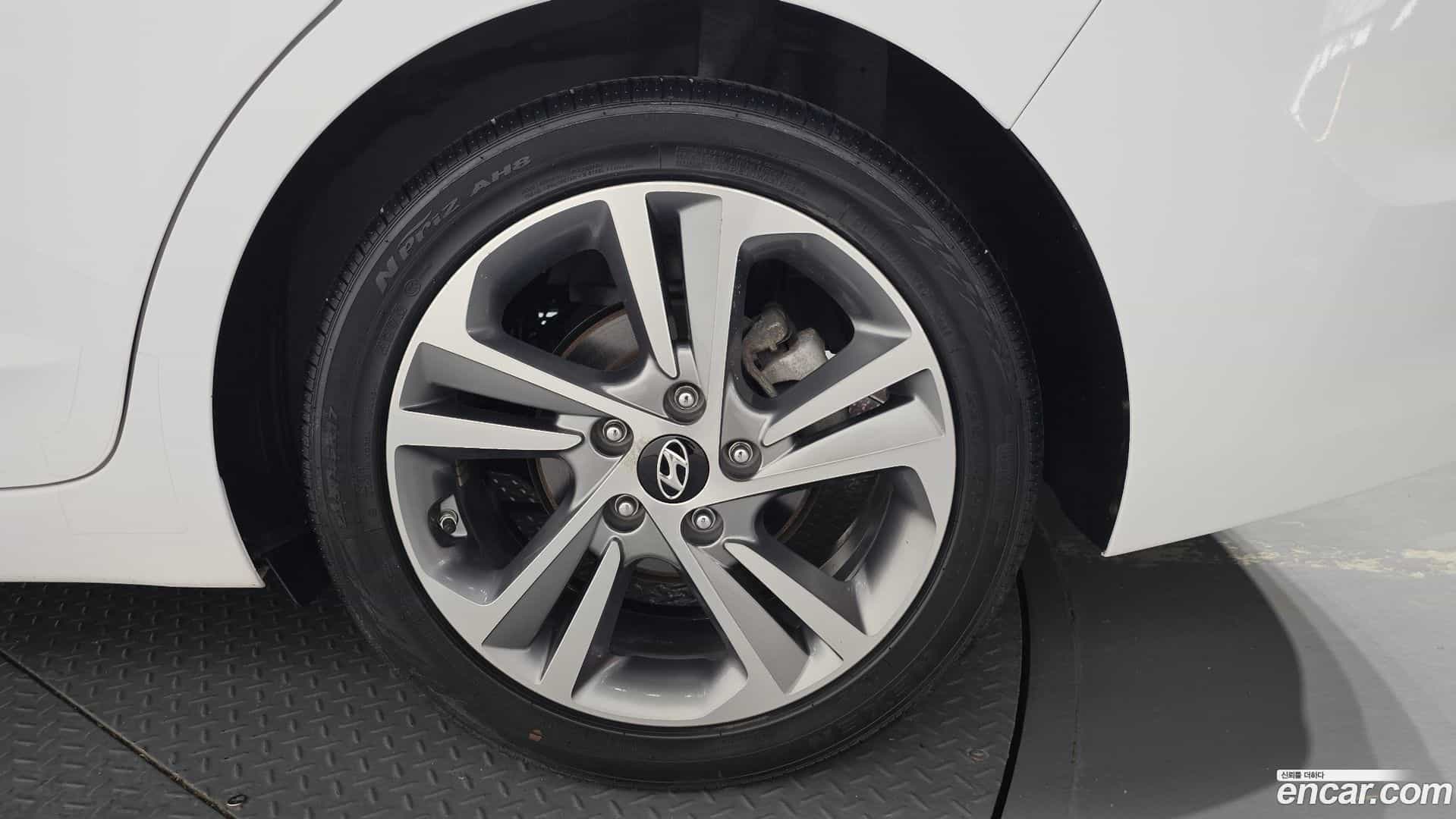 AVANTE Hyundai 2018.7-OUTER-031