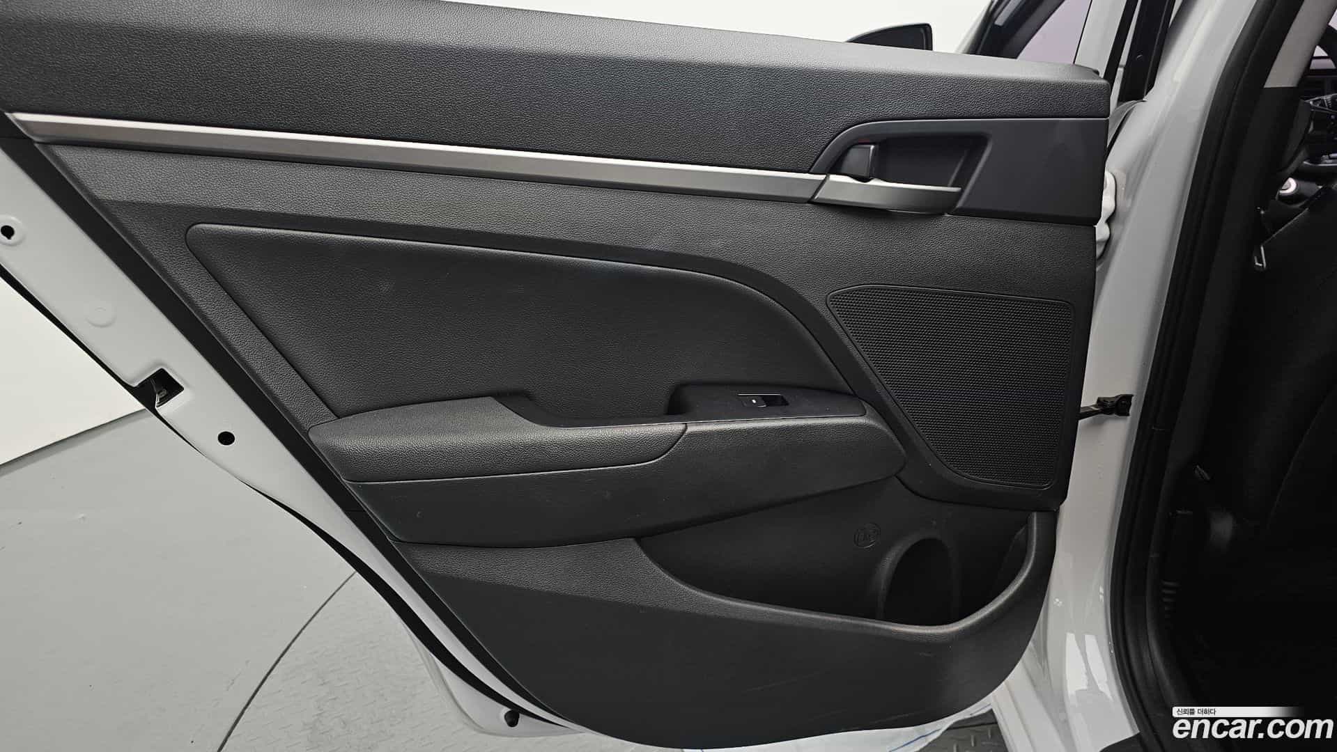 AVANTE Hyundai 2018.7-INNER-035