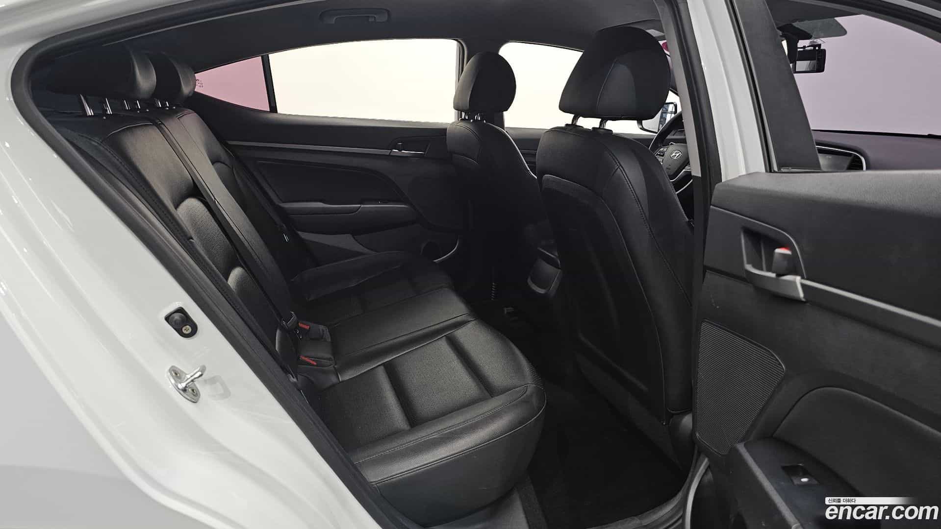 AVANTE Hyundai 2018.7-INNER-036