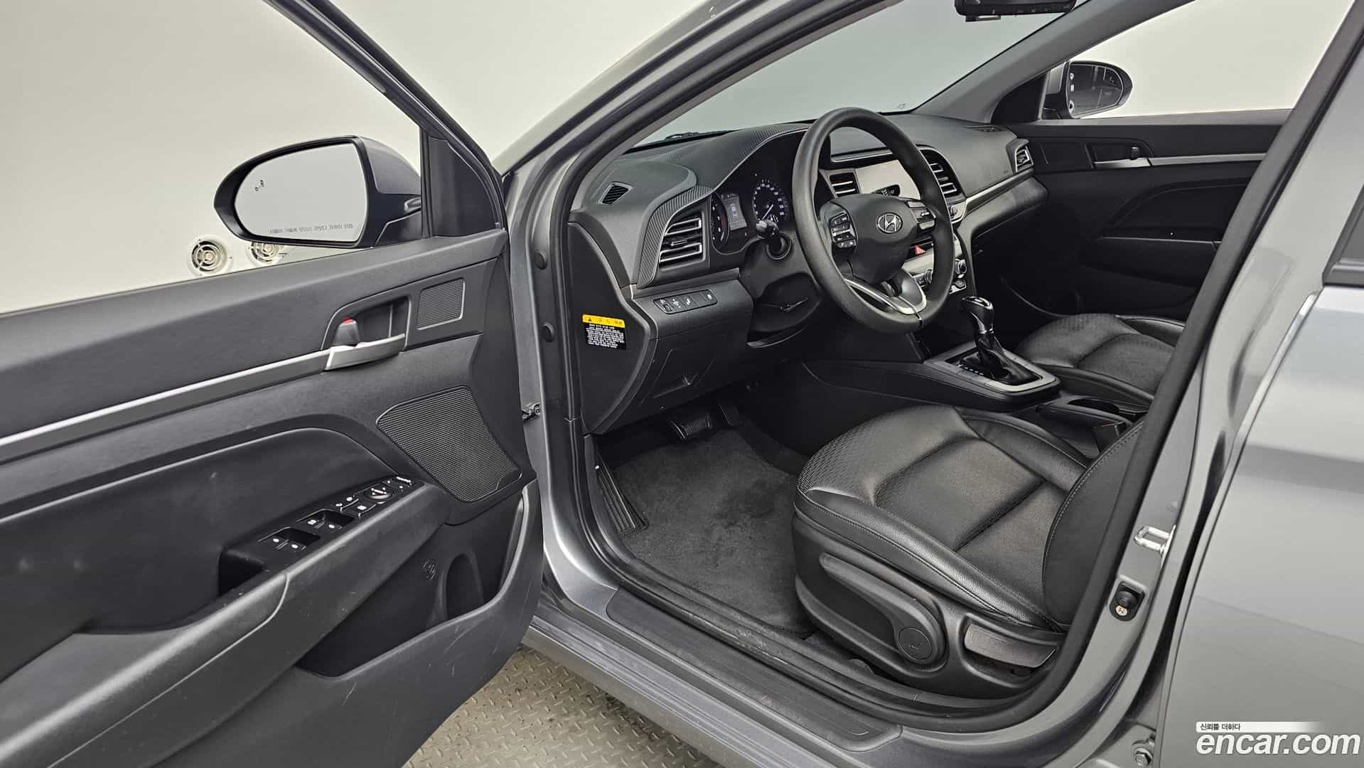 AVANTE Hyundai 2019.0-INNER-010