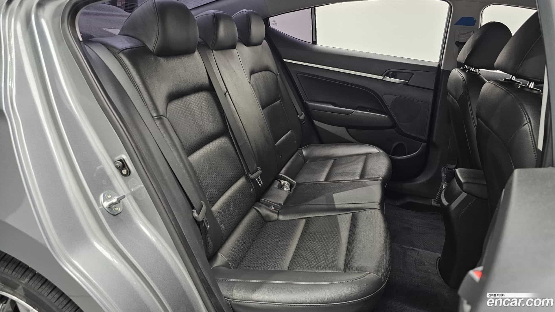 AVANTE Hyundai 2019.0-OPTION-015