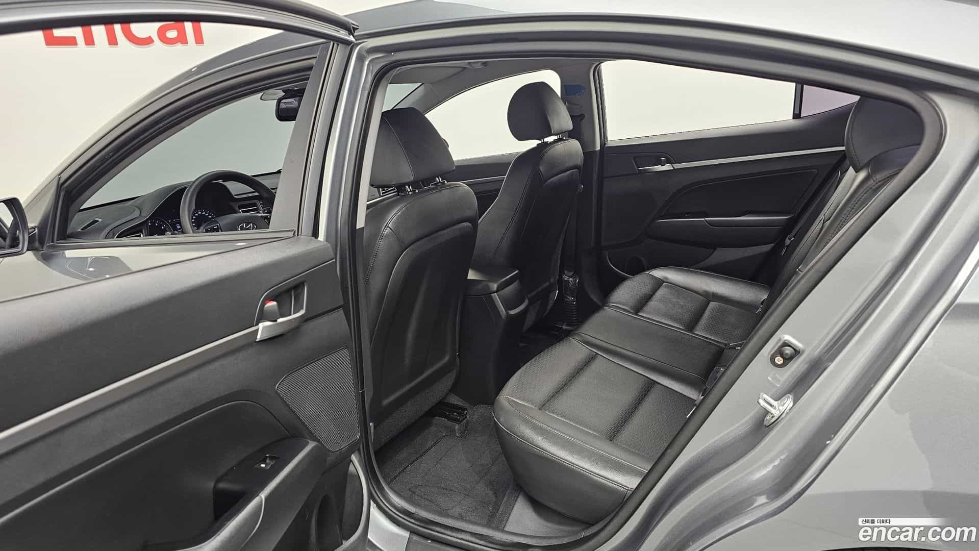 AVANTE Hyundai 2019.0-OPTION-016