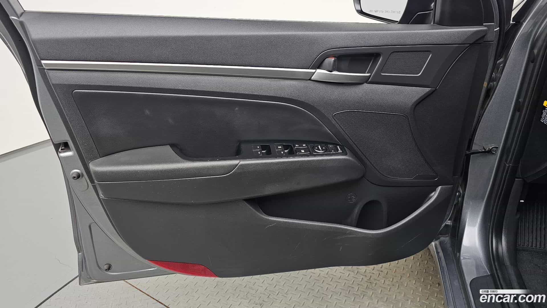 AVANTE Hyundai 2019.0-INNER-034