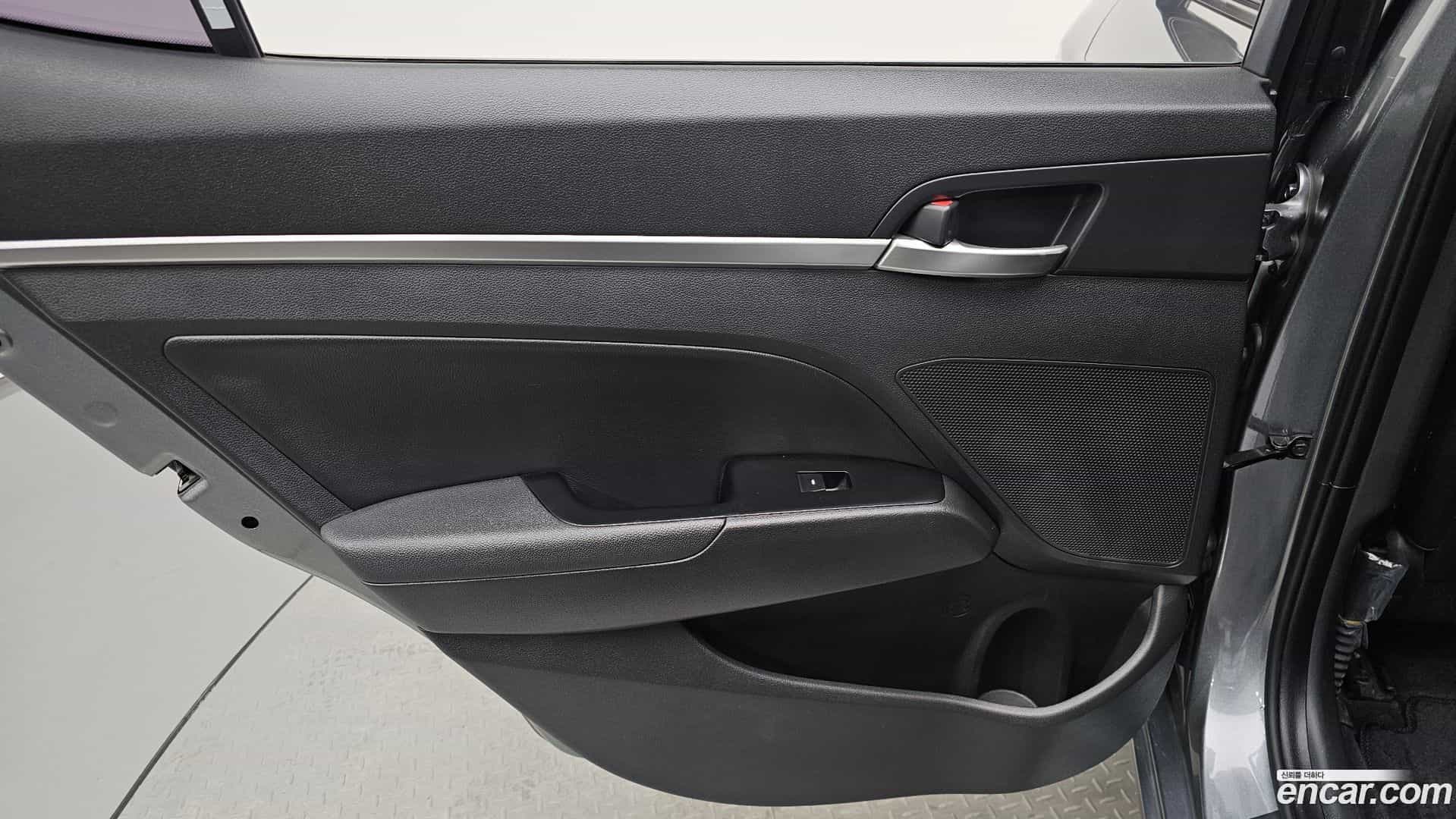 AVANTE Hyundai 2019.0-INNER-035