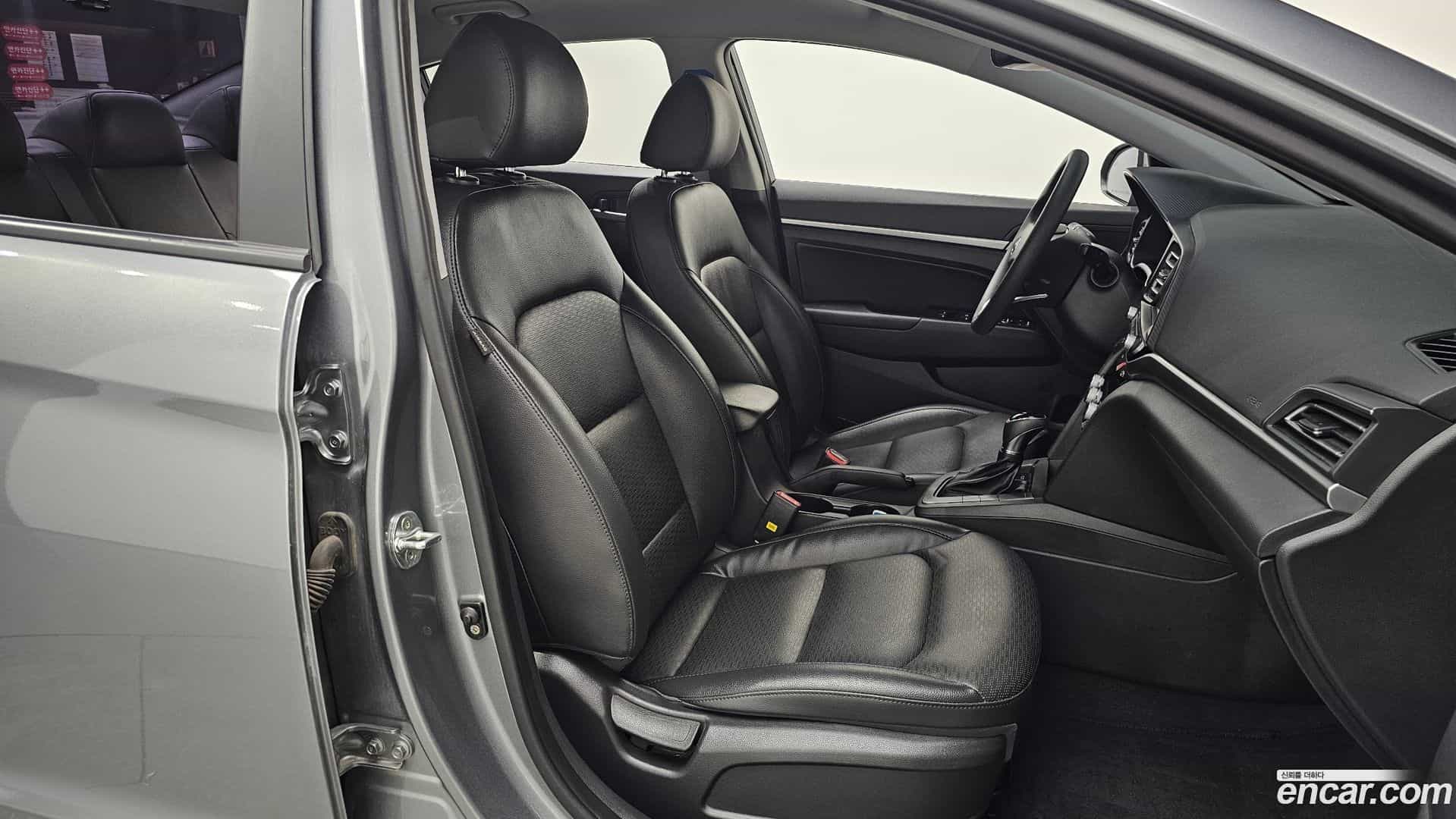 AVANTE Hyundai 2019.0-INNER-036