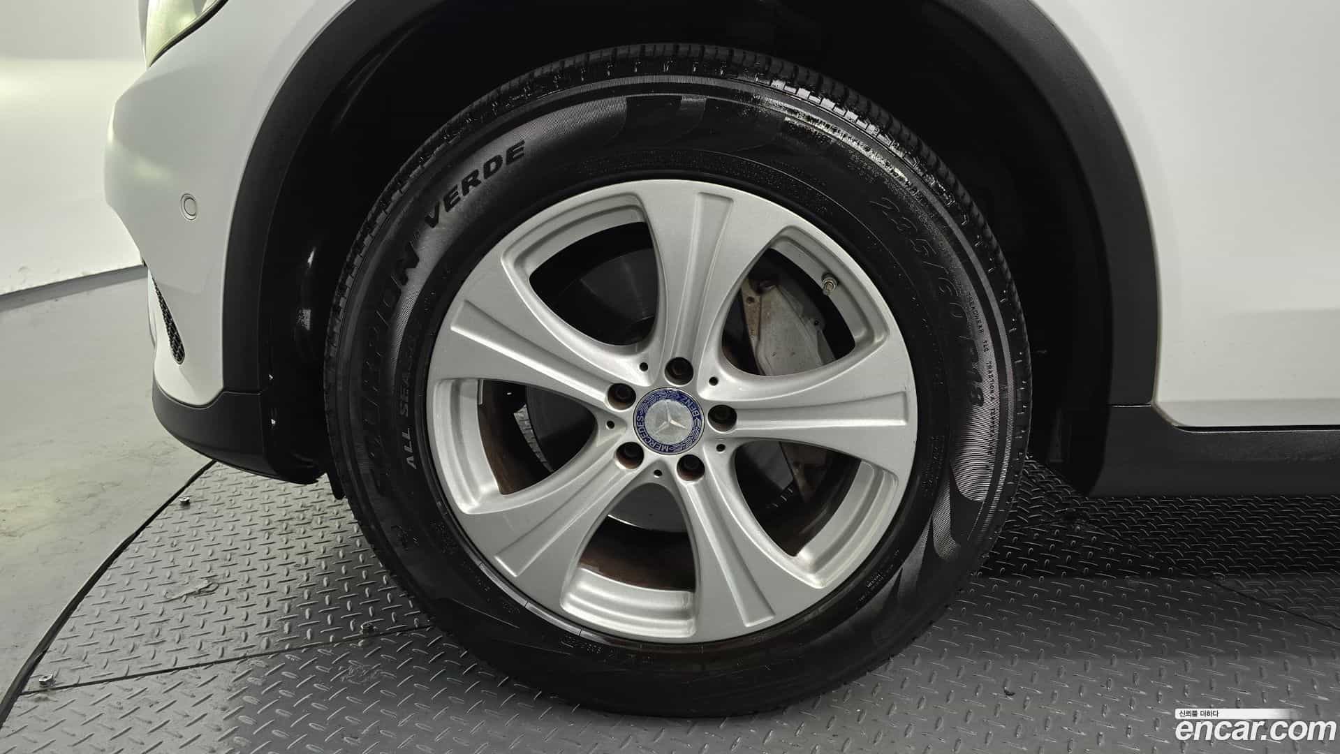 GLC-Class Mercedes-Benz 2017.0-OUTER-005