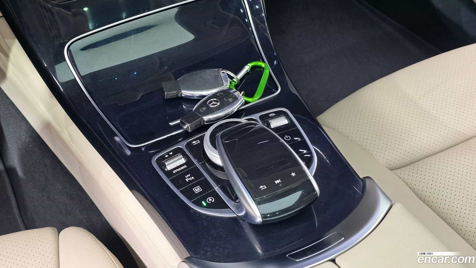 GLC-Class Mercedes-Benz 2017.0-OPTION-022