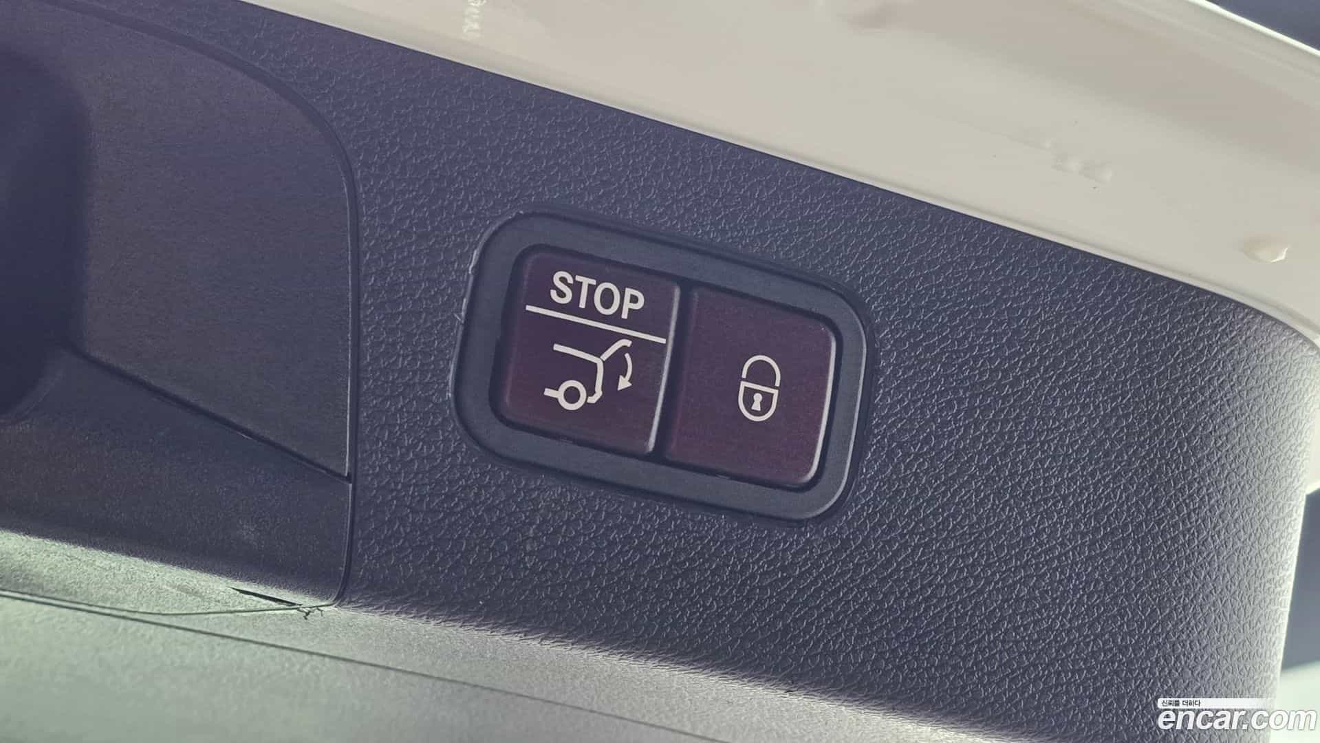 GLC-Class Mercedes-Benz 2017.0-OPTION-024