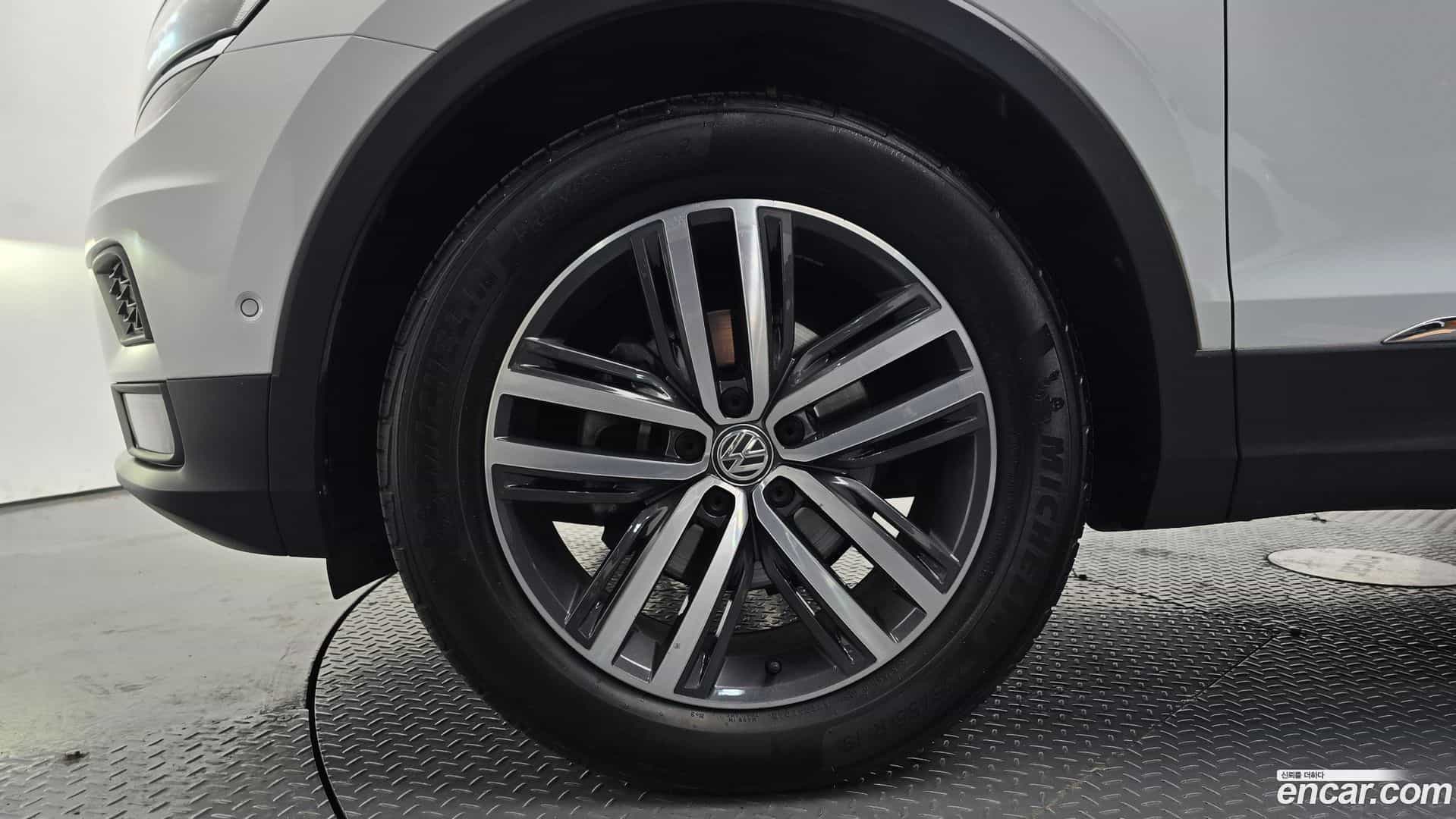 Tiguan Volkswagen 2020.11-OUTER-005