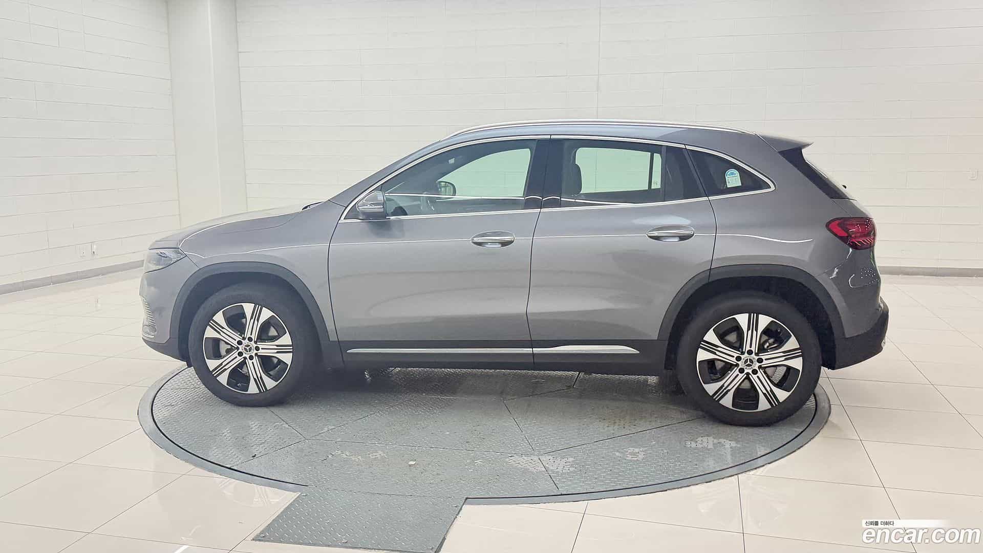 EQA Mercedes-Benz 2025.5-OUTER-002