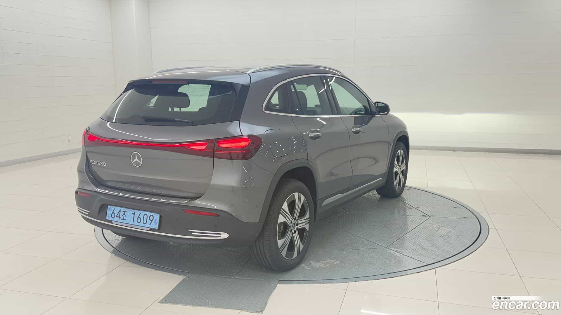 EQA Mercedes-Benz 2025.5-OUTER-005